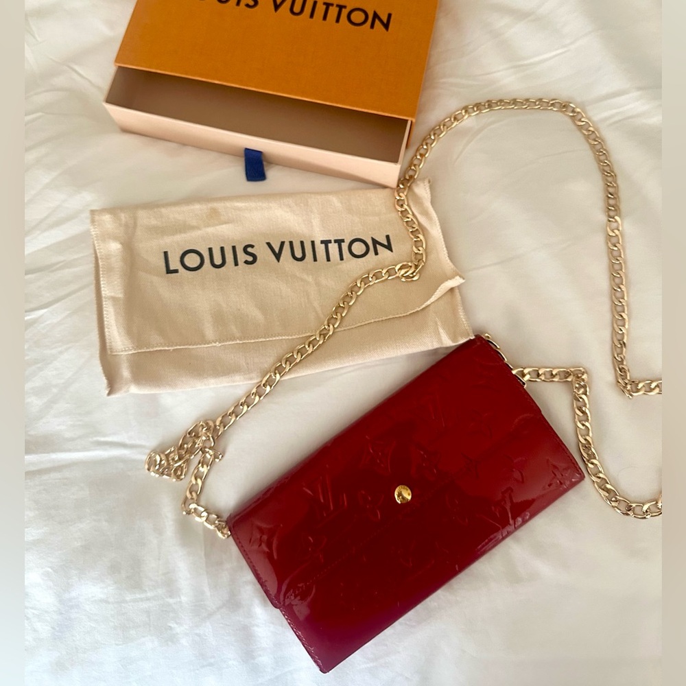 Louis Vuitton Vernis Sarah Wallet/Crossbody with Gold Chain in Cherry Red